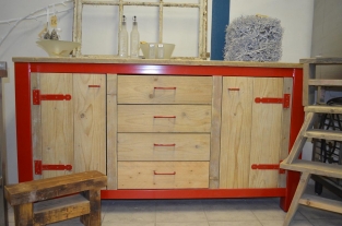 Dressoir met stalen frame